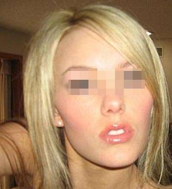 Bénédicte d'EscortBook veut se faire défoncer le minou par un papy