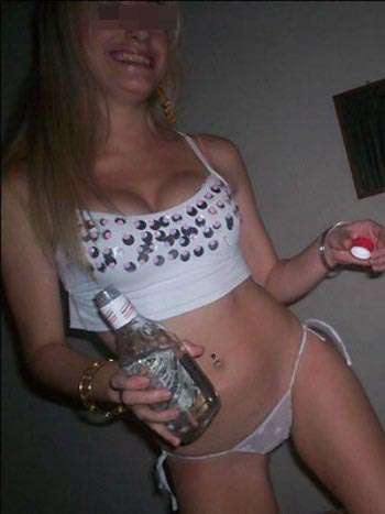 Experte de la baise qui désirerait se faire baiser l'abricot et le petit trou à Rosny-sous-Bois