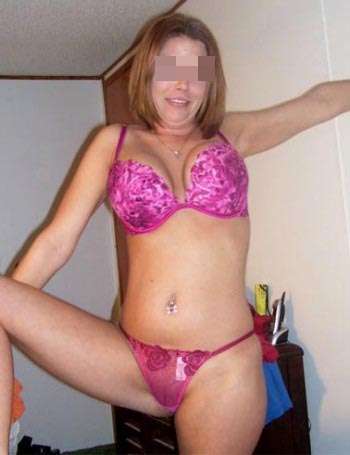 Fille cokine qui est chaude pour se faire embrocher la moule et le cul sur Mitry-Mory