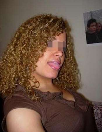 Femme non venale qui veut se faire baiser le minou en position de levrette à Bondoufle