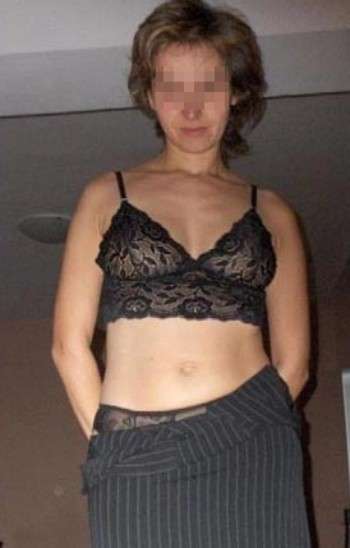 Superbe chienne cherche un rendez-vous sexe avec un mec musclé