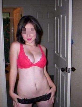 Femme de banlieue qui souhaite se faire baiser le minou et le trou de balle sur Les Pavillons-sous-Bois