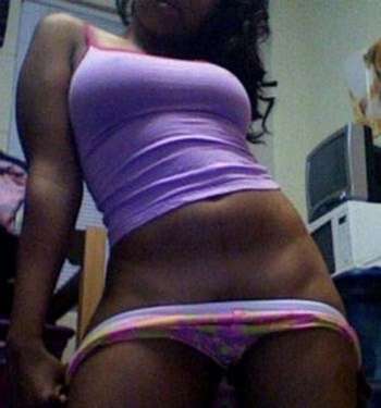 Jeune fille qui voudrait se faire marteler le trou dans la soirée