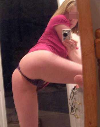 Jeune femme très coquine qui voudrait se faire pourrir son fri-fri en fin d'après-midi